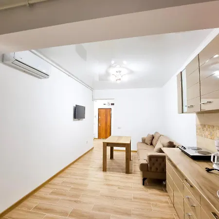 Beachside - Prince - Excelsior Alezzi Apartment *