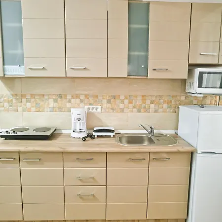 Beachside - Prince - Excelsior Alezzi Apartment *